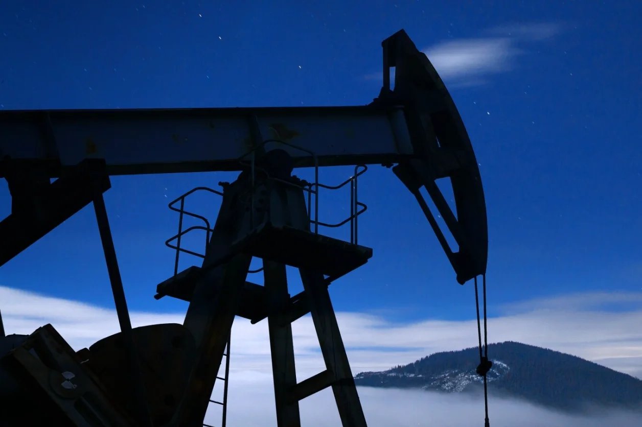 Oil Prices Climb Toward Weekly Gain as Attacks Near Strait of Hormuz Threaten Global Supply and Rattle Energy Markets